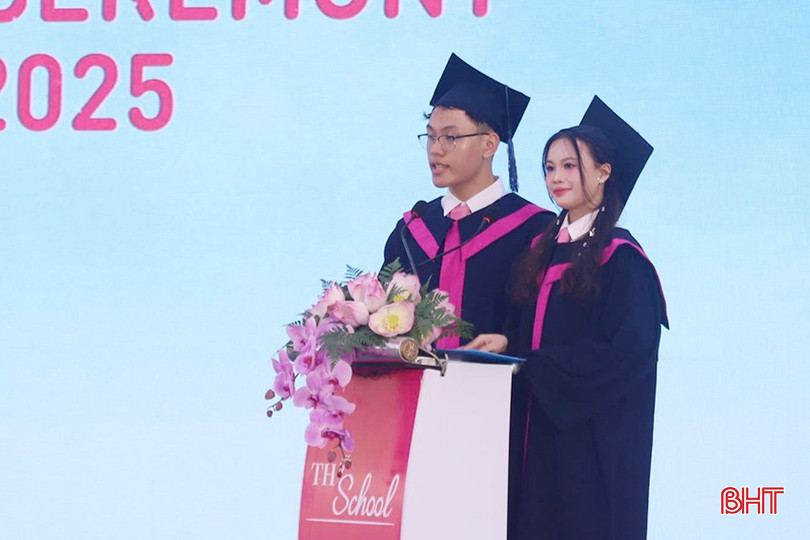 Học sinh TH School Vinh khoá tốt nghiệp đầu tiên phát biểu tại buổi lễ. bqbht_br_57707b19e642521c0b53.jpg