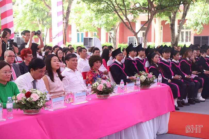 Đại biểu tham dự buổi lễ. bqbht_br_c3c06e4dfd1649481007.jpg