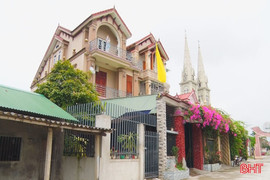 Rực rỡ sắc hoa nơi miền quê xứ đạo