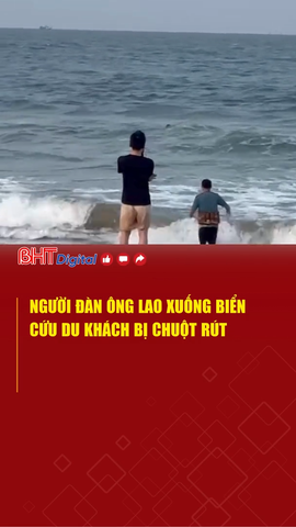 Người đàn ông lao xuống biển cứu du khách bị chuột rút