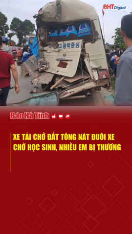 Xe tải chở đất tông nát đuôi xe chở học sinh, nhiều em bị thương