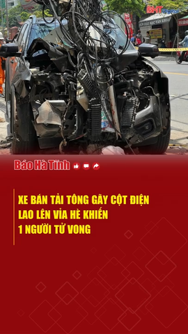 Xe bán tải tông gãy cột điện, lao lên vỉa hè khiến 1 người tử vong