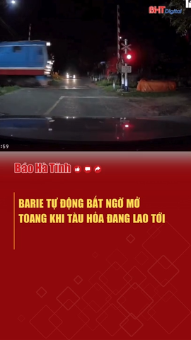 Barie tự động bất ngờ mở toang khi tàu hỏa đang lao tới