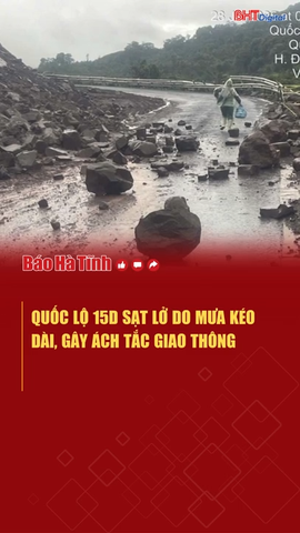 Quốc lộ 15D ở Quảng Trị sạt lở do mưa kéo dài, gây ách tắc giao thông
