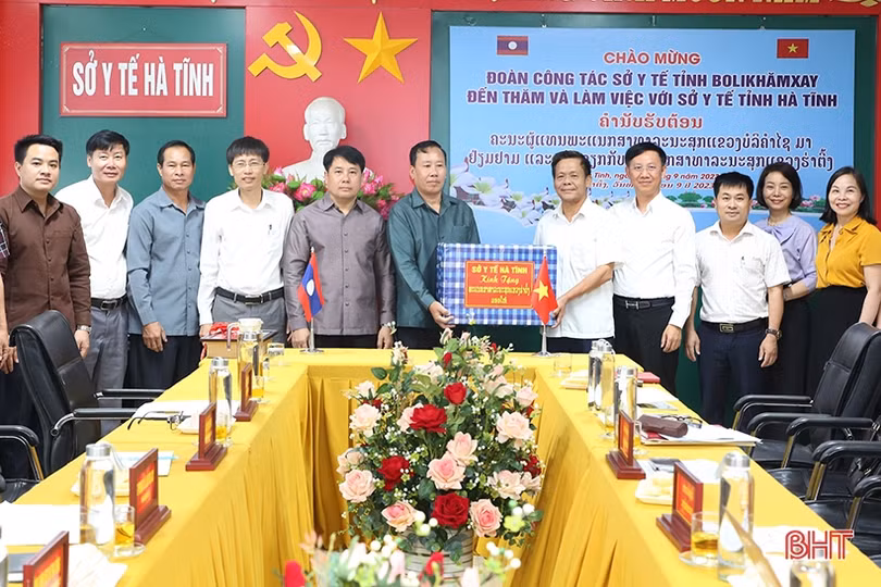 Trao đổi kinh nghiệm, hợp tác y tế biên giới giữa Hà Tĩnh và Bolikhămxay