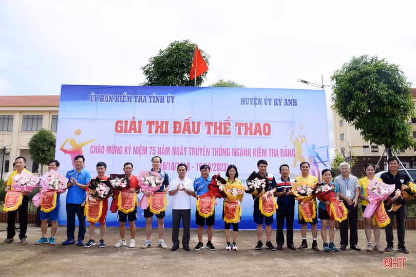 Hấp dẫn giải bóng chuyền kỷ niệm ngành Kiểm tra Đảng