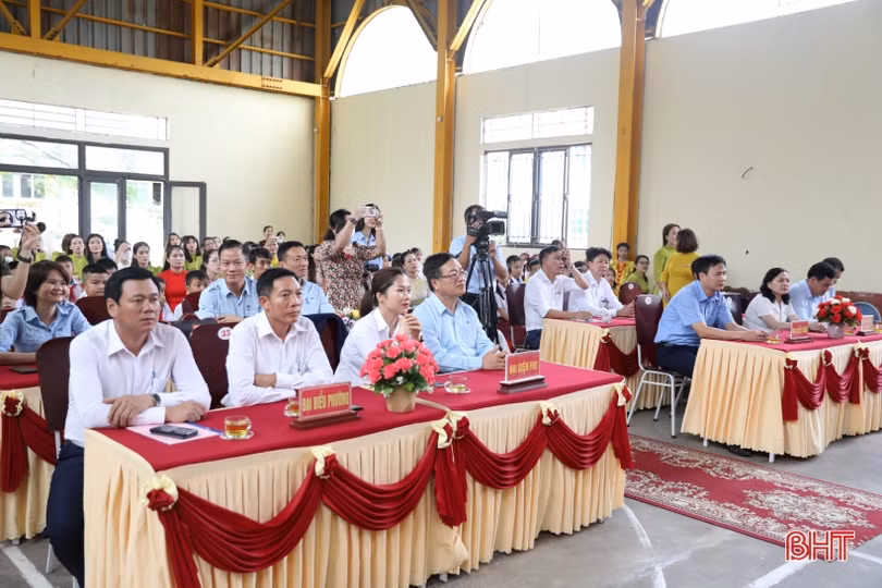 Quỹ Minh Đức trao phòng học máy tính cho trường học ở thị xã Kỳ Anh