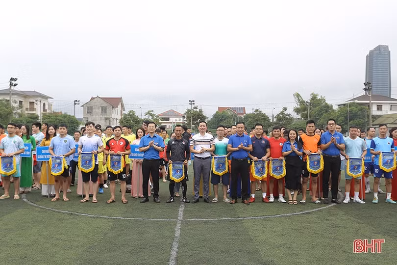 Khởi tranh Giải Bóng đá nam khối các cơ quan và doanh nghiệp Hà Tĩnh