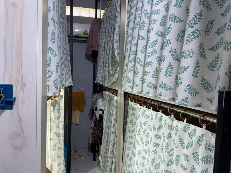 Thấy gì ở những “hộp ngủ” 2 mét vuông xếp chồng lên nhau?