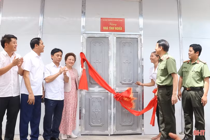 Niềm vui từ những ngôi nhà kiên cố do Bộ Công an hỗ trợ tại Hà Tĩnh