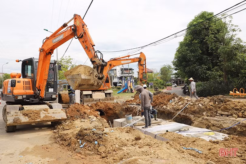 Giá xăng dầu tăng liên tiếp, người dân, doanh nghiệp chật vật chi tiêu!