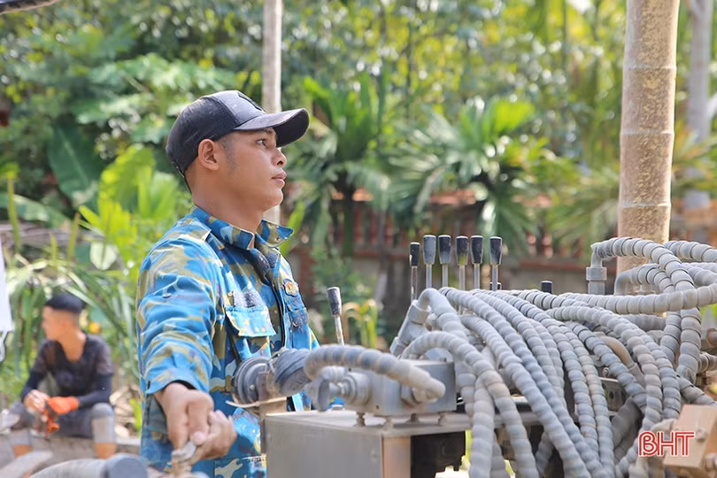 Những người “kiếm cơm từ lòng đất