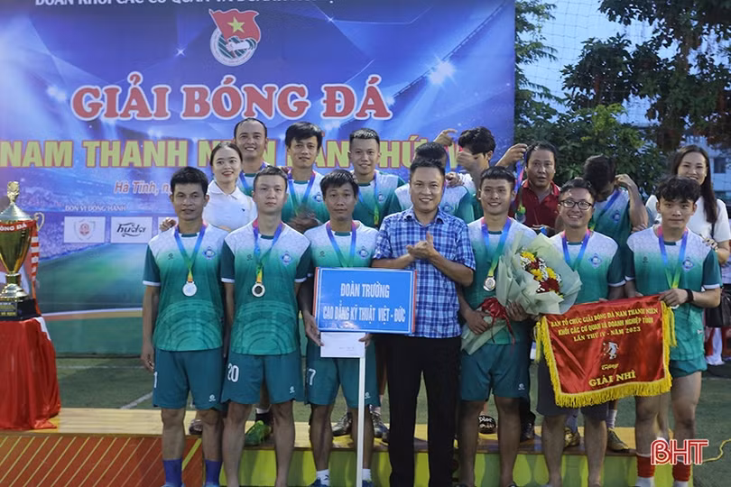 Bế mạc Giải Bóng đá nam Khối các cơ quan và doanh nghiệp Hà Tĩnh