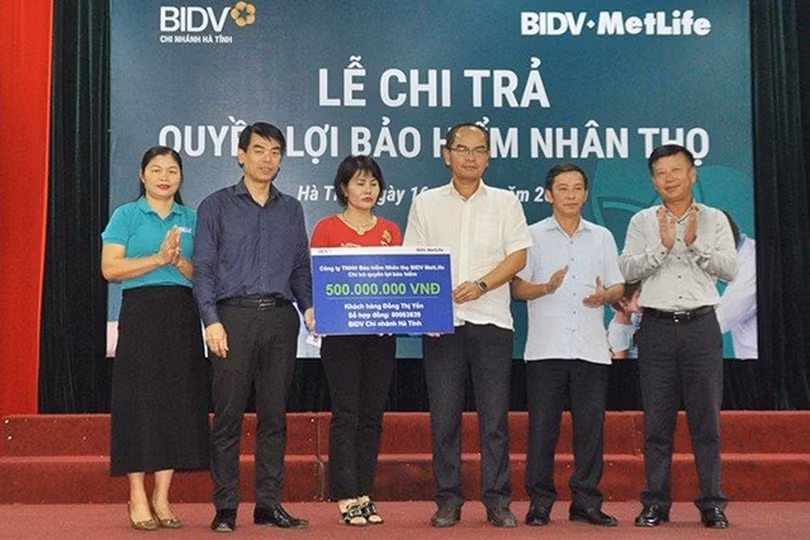 BIDV Hà Tĩnh chi trả quyền lợi bảo hiểm hơn 560 triệu đồng cho khách hàng
