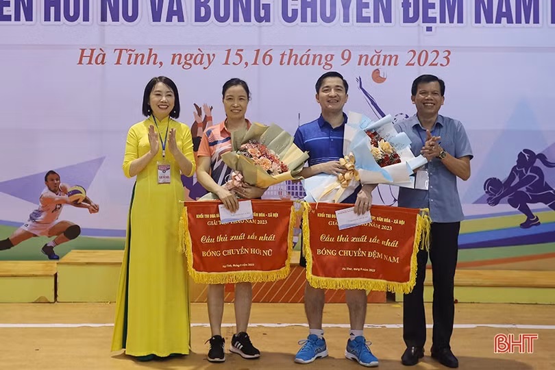 Trao thưởng Giải Bóng chuyền khối Hành chính - tổng hợp, văn hóa - xã hội