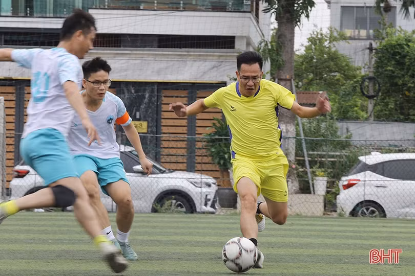 Khởi tranh Giải Bóng đá nam khối các cơ quan và doanh nghiệp Hà Tĩnh