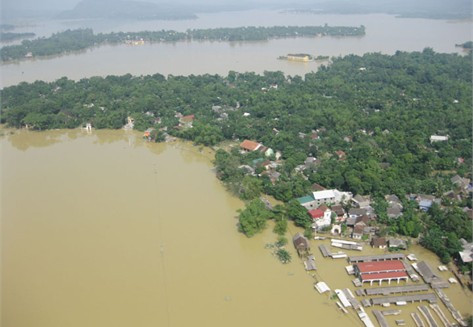 Mưa đã tạnh nhưng nhiều xã trên địa bàn Hà Tĩnh vẫn chìm trong biển nước