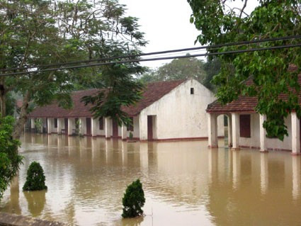 Trường Tiểu học Cẩm Duệ bị ngập sâu