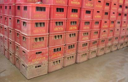 Trên 10 ngàn két bia chai bị ngâm trong nước lũ