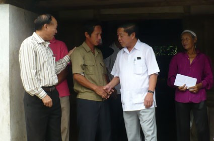 Chủ tịch UBND tỉnh Võ Kim Cự chia buồn với nhân nhân ông Lê Ngọc Tự, xóm Nam Tiến, xã Kỳ Tiến (Kỳ Anh)...