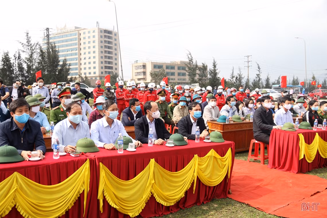 Bí thư Tỉnh ủy Hà Tĩnh tham gia trồng cây tại TX Kỳ Anh