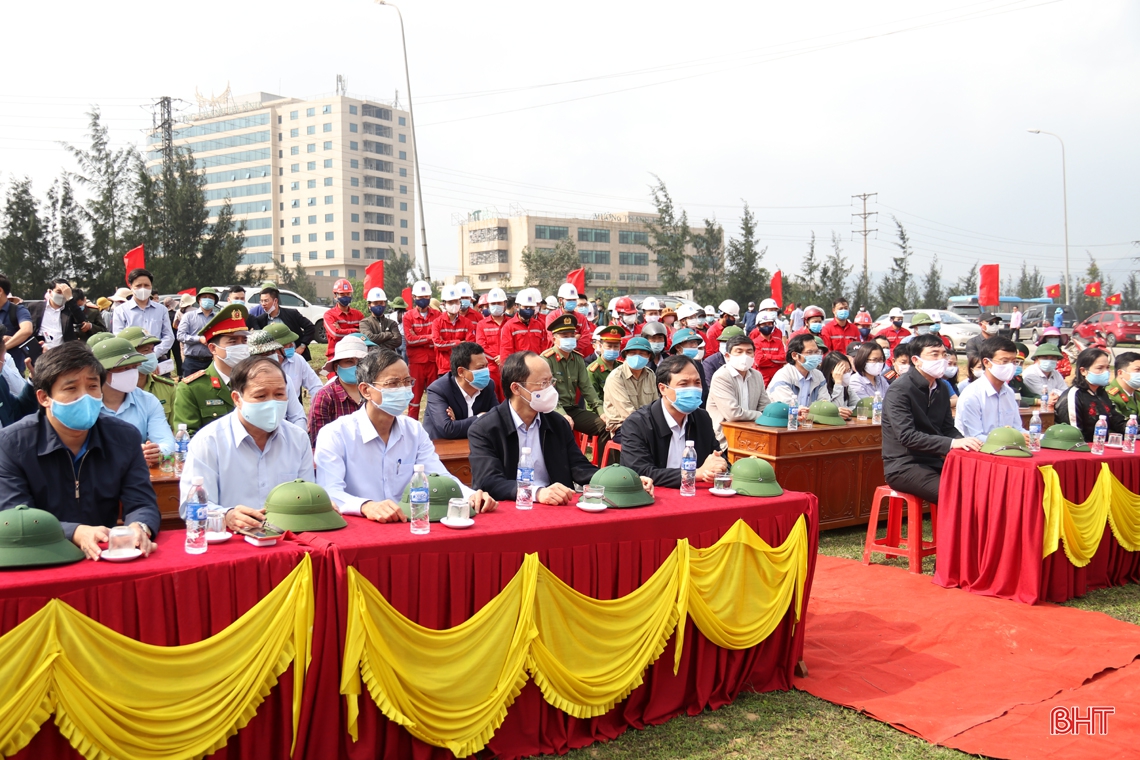 Bí thư Tỉnh ủy Hà Tĩnh tham gia trồng cây tại TX Kỳ Anh