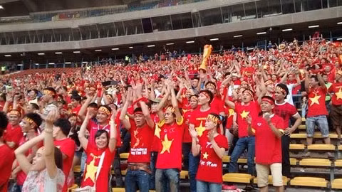 Các CĐV Việt Nam có mặt trên sân Shah Alam vào cuối năm ngoái để cổ vũ cho ĐT Việt Nam