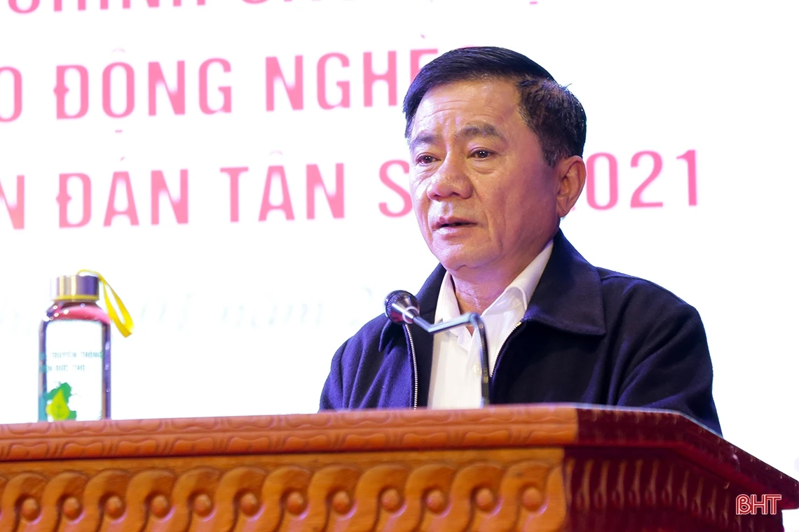 Chủ nhiệm Ủy ban Kiểm tra Trung ương Trần Cẩm Tú tặng quà Tết cho người dân Hà Tĩnh