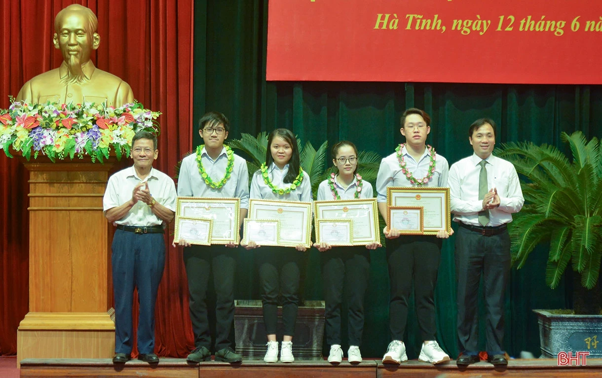 Phát huy truyền thống văn hóa quê hương, Hà Tĩnh vươn tới giàu mạnh, văn minh, vững bước trên chặng đường mới