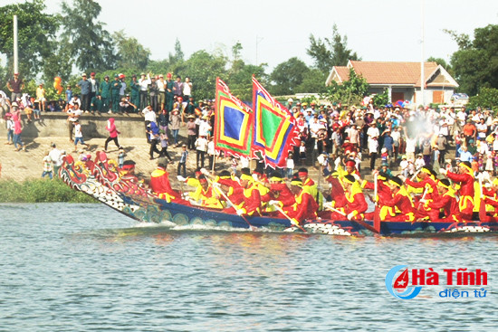 tung bung dua thuyen rong tren song vinh