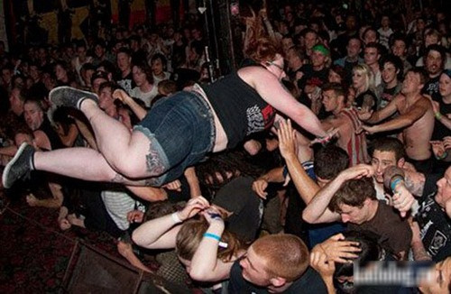 cuoi te ghe tam nang thoai mai khong so den da