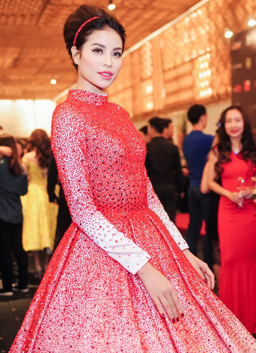 my nhan viet trang diem dep thang 8