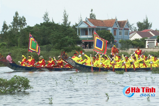 tung bung dua thuyen rong tren song vinh