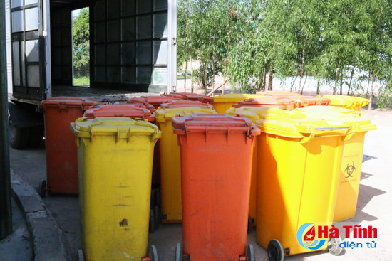 rac thai y te noi lo thuong truc