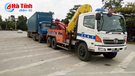 vay bat cat tac tren song ngan sau