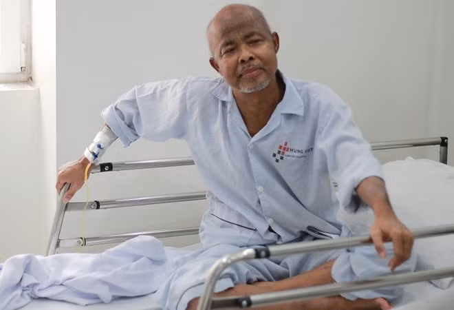 nghe si han van tinh qua doi vi benh ung thu