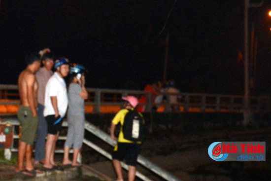 xuat hien ca chet bat thuong tren song cay