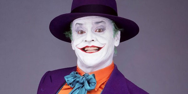 3. The Joker – Jack Nicholson trong Batman (Người dơi): Mặc dù có nhiều diễn viên tiềm năng từng được cân nhắc cho vai diễn Joker, đạo diễn Tim Burton vẫn chọn lựa Jack Nicholson. Và không khó để hiểu quyết định này, khi theo dõi diễn biến tâm lý và hành động của Joker trong Batman. Dù vai diễn này đã được Michael Keaton lột tả khá thành công trong phiên bản trước đó, Joker của Nicholson vẫn để lại nhiều ấn tượng khó quên trong lòng người xem. 10 ke phan dien duoc yeu thich hon anh hung trong phim