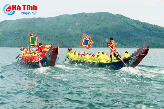 tung bung dua thuyen rong tren song vinh