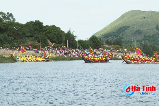 tung bung dua thuyen rong tren song vinh
