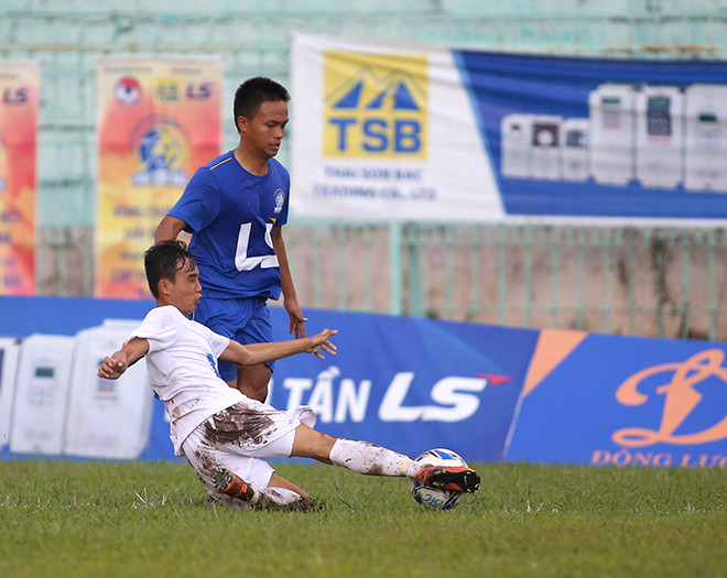 cau thu an giang danh cau thu pvf sau khi thua tran