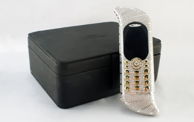 10 chiếc điện thoại có thiết kế kỳ dị nhất thế giới