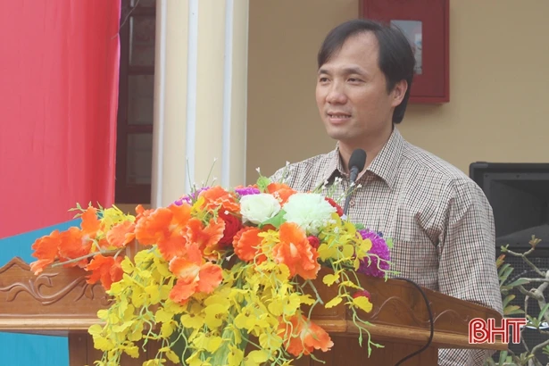 Viettel tặng 5 xe bus điện trị giá 1,4 tỷ cho BQL Khu du tích Ngã ba Đồng Lộc