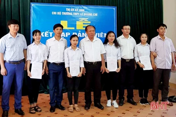 Thị xã Kỳ Anh chú trọng tạo nguồn đảng viên trẻ