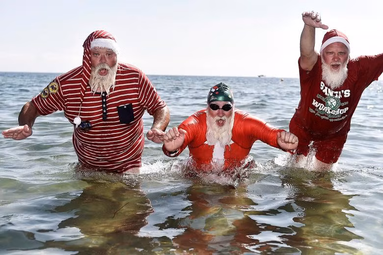 Ông già Noel khắp thế giới rủ nhau đi nghỉ mát