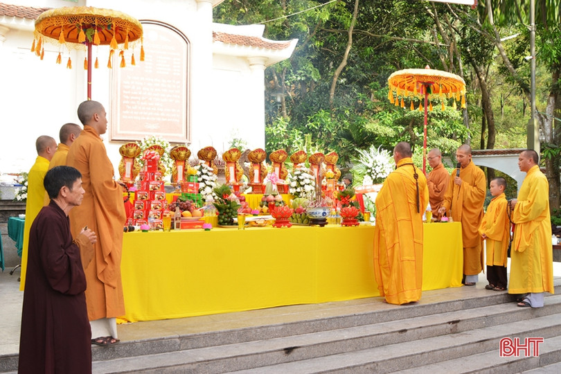 Trang trọng Lễ giỗ lần thứ 50 của 10 liệt nữ TNXP Ngã ba Đồng Lộc