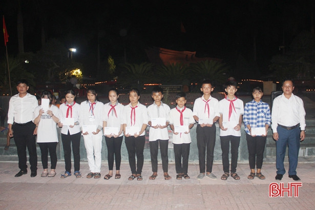 Tuổi trẻ Hà Tĩnh thắp nến tri ân anh hùng liệt sỹ Lý Tự Trọng
