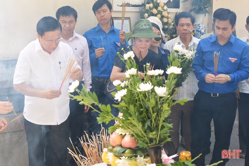 Trang trọng Lễ giỗ lần thứ 50 của 10 liệt nữ TNXP Ngã ba Đồng Lộc