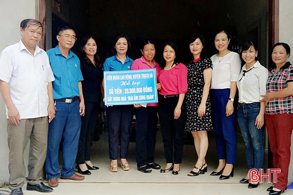 Hỗ trợ đoàn viên công đoàn Thạch Hà 40 triệu đồng làm nhà ở