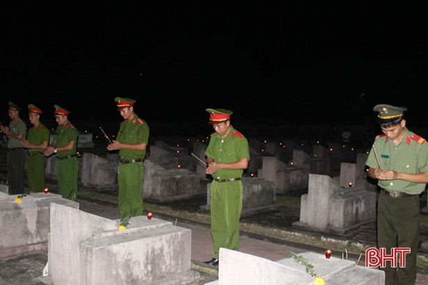 Tuổi trẻ Hà Tĩnh thắp nến tri ân các anh hùng liệt sỹ